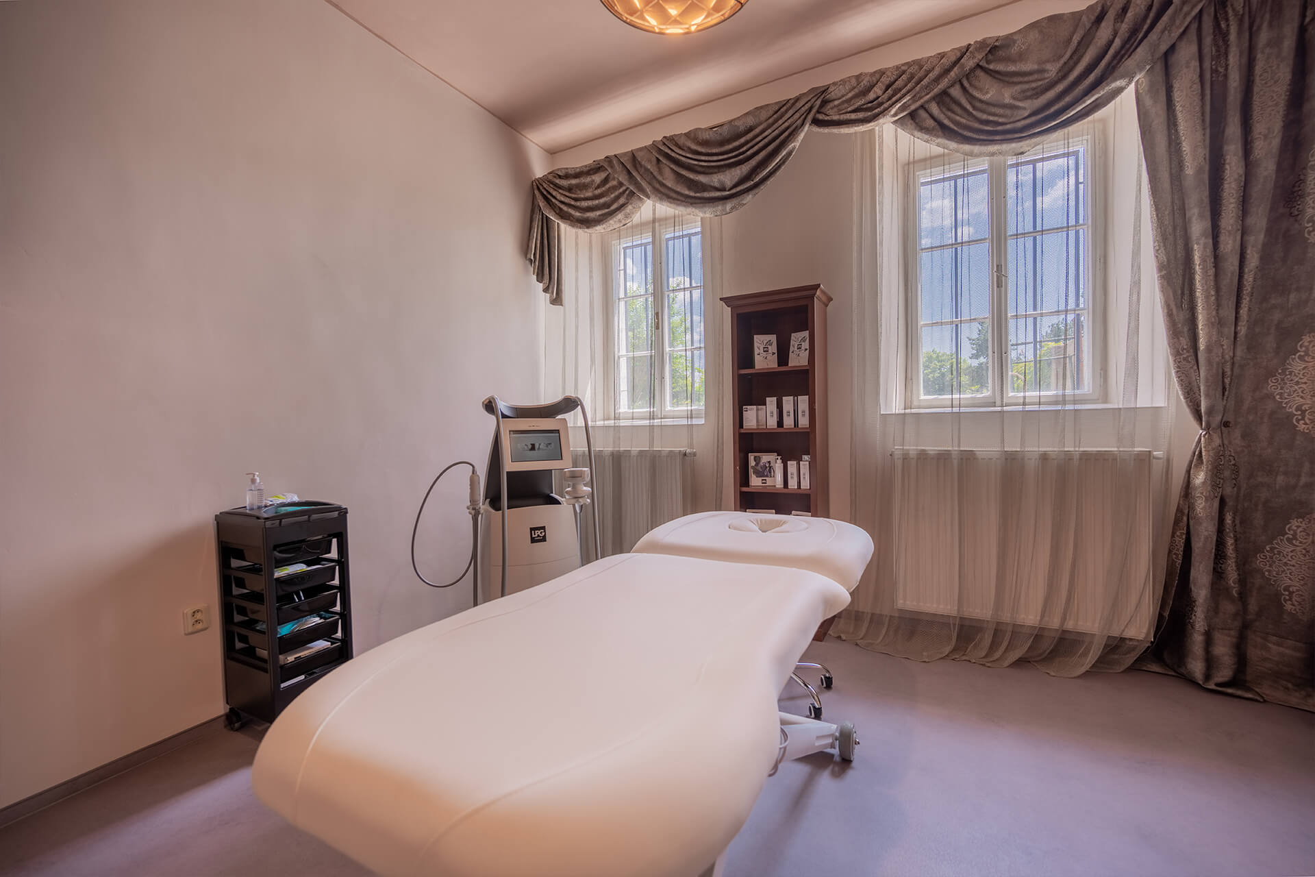 Salon Perfect Body v Hradci Králové nabízí klientkám moderní a útulný prostor pro zkrášlování a relax.